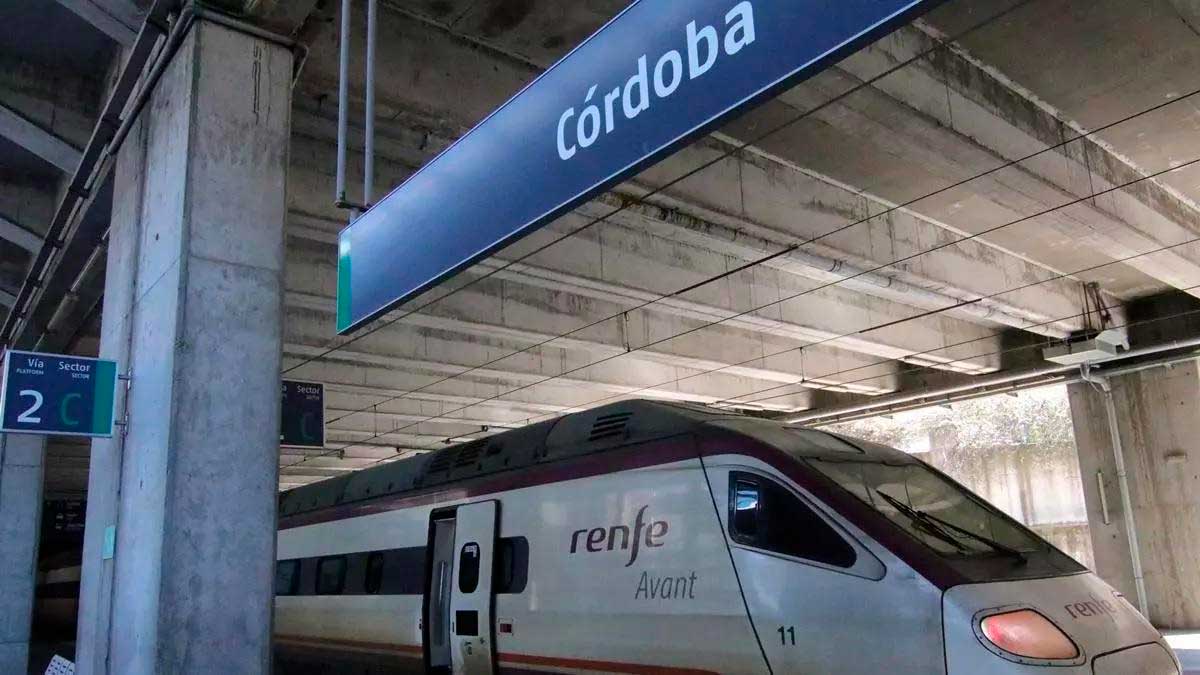 Trabajadora de RENFE tras una sentencia del TSJ de Andalucía que reconoce su derecho a adaptar la jornada laboral