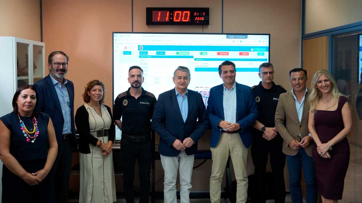Autoridades y policías presentan la digitalización de atestados policiales en Andalucía