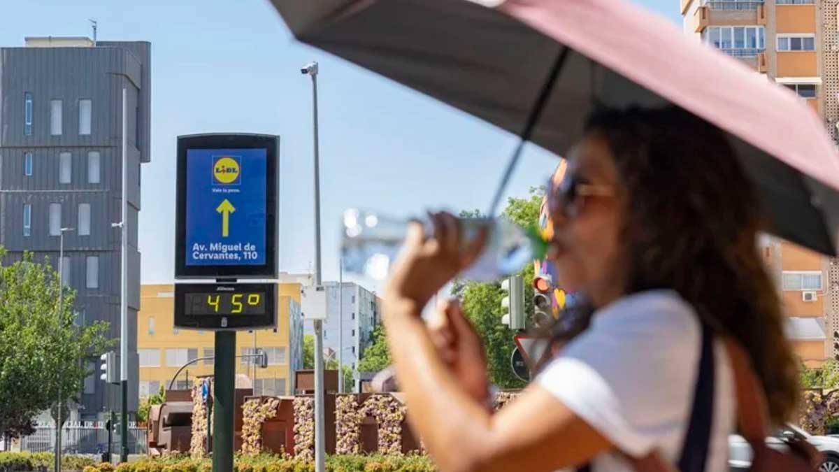 Ola de calor en Andalucía con termómetro marcando 45 grados en la calle