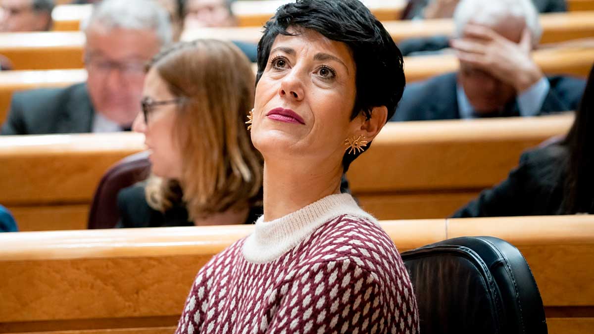 La ministra Elma Saiz atenta en el Senado durante debate sobre carencia específica de jubilación