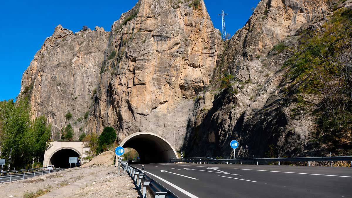 Túneles en carretera de Jaén con desvíos por cortes y restricciones de tráfico