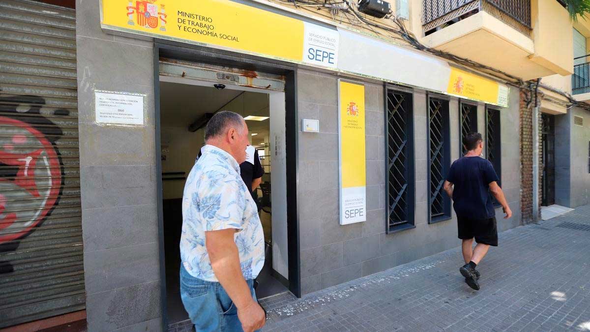 Oficina del SEPE en Andalucía relacionada con devolución del paro