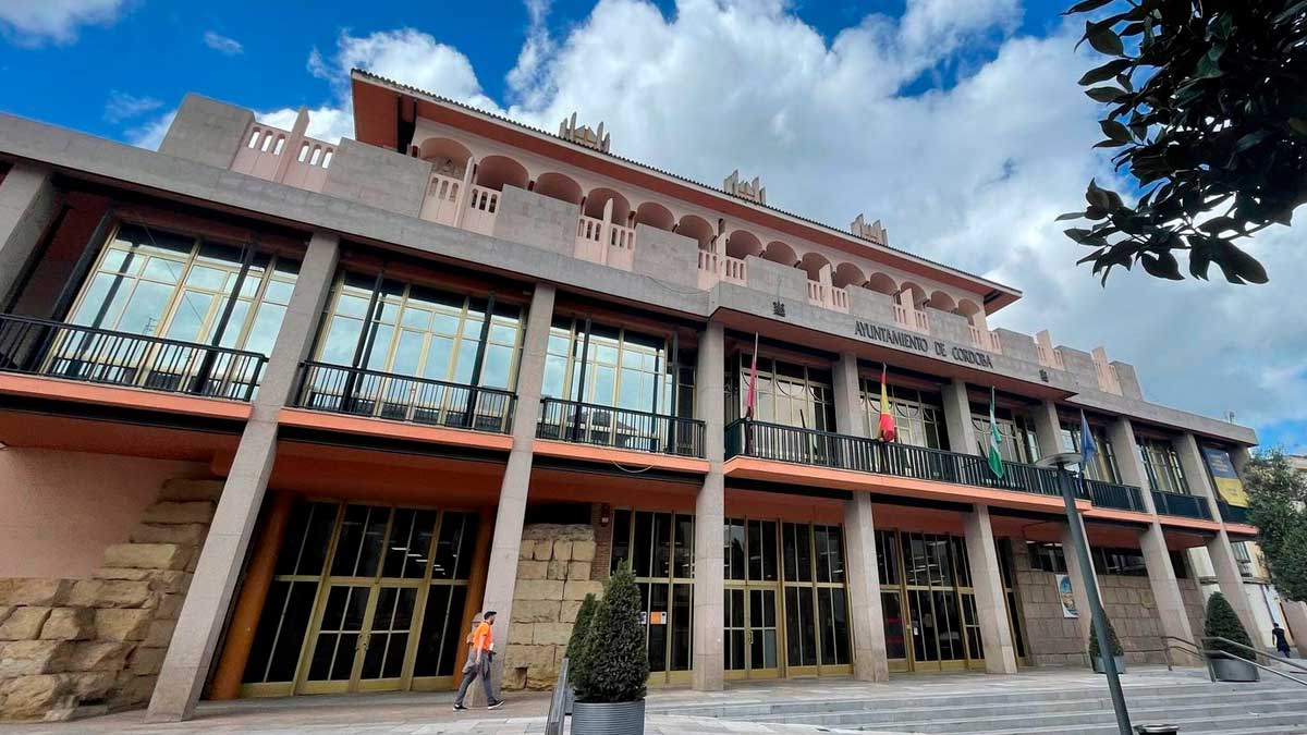 Fachada del Ayuntamiento de Córdoba, empleo público sin oposición