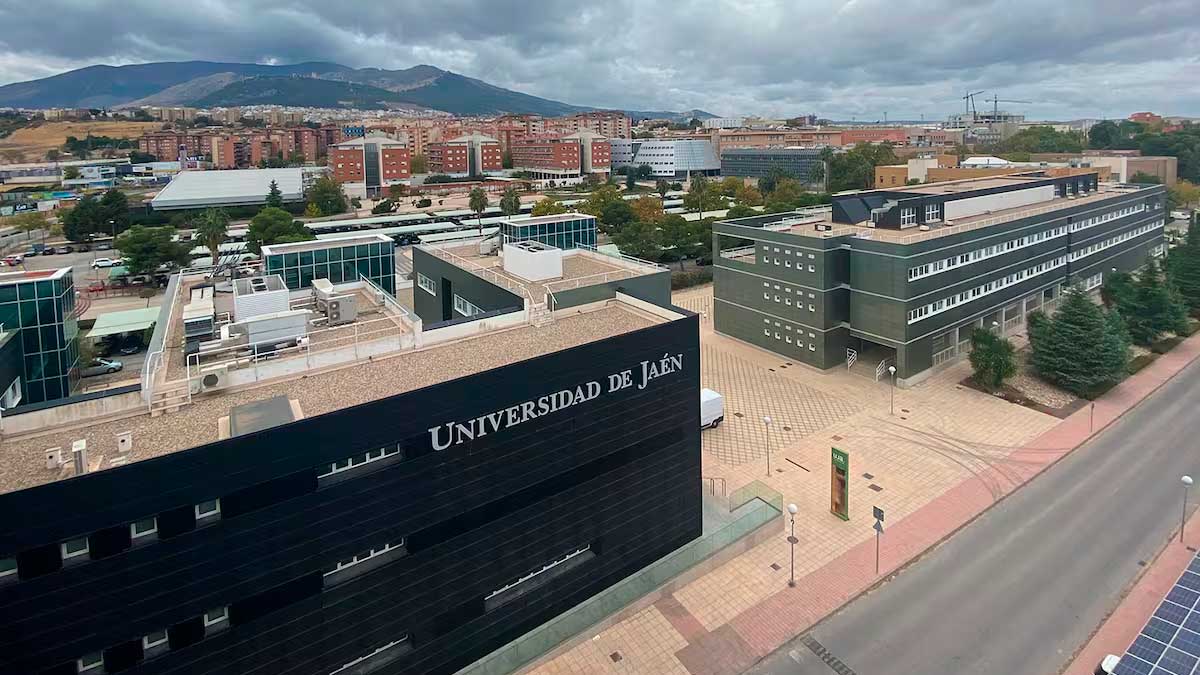 Edificio del campus de la Universidad de Jaén, una de las universidades andaluzas que ofertan másteres para el curso 2026-2027.