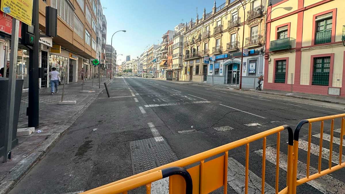 Calle Pagés del Corro vacía por obras, comercios afectados por ayudas de hasta 4.000€