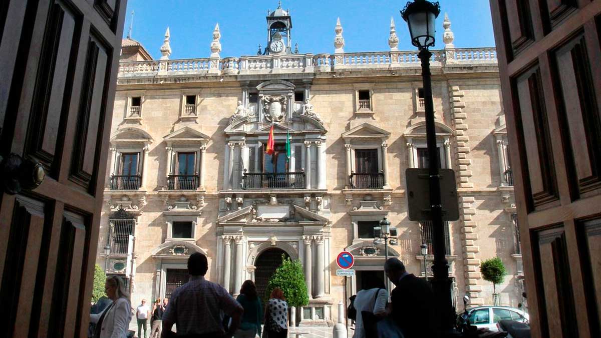El TSJ de Andalucía condena al Ayuntamiento de Granada a pagar 2.500 euros a una administrativa tras 10 años de temporalidad