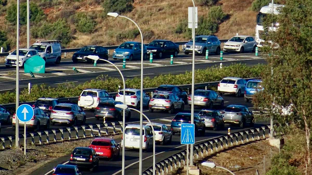 Tráfico intenso en una autovía de Andalucía durante la operación salida del 15 de agosto