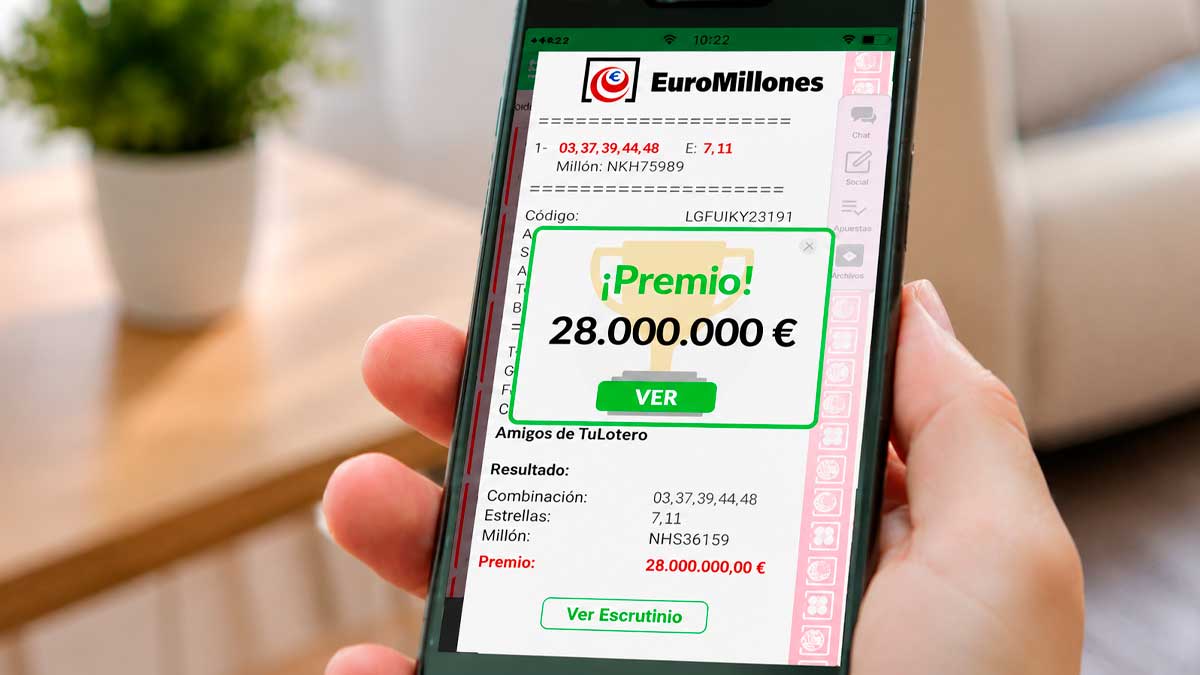 Pantalla de móvil mostrando premio en TuLotero tras filtración de datos