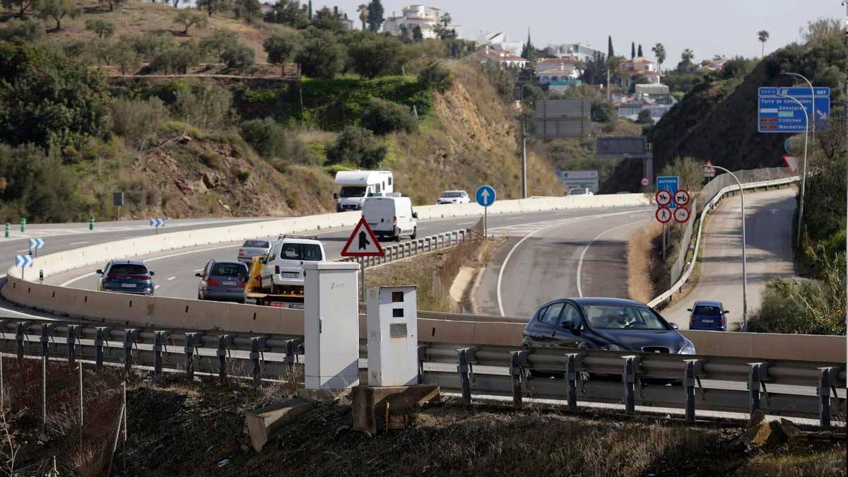 Radar de velocidad en la A-7 de Málaga, una de las vías con más denuncias de Andalucía.