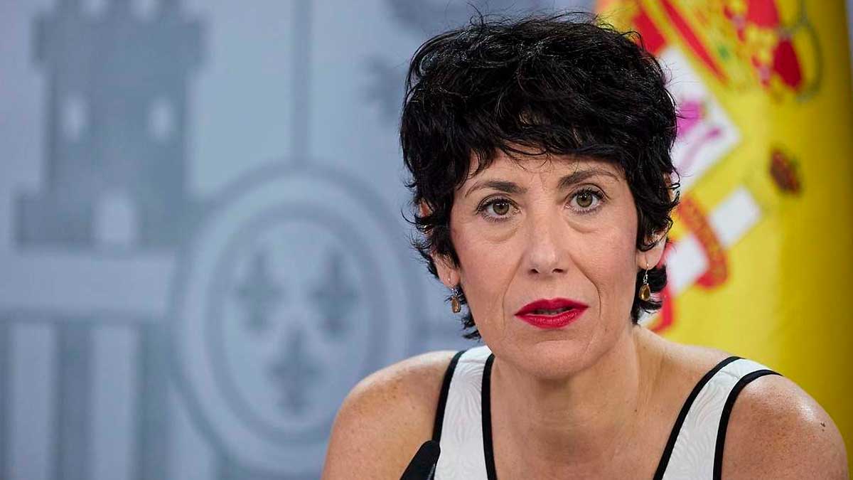Elma Saiz, minstra de Seguridad Social durante una comparecencia