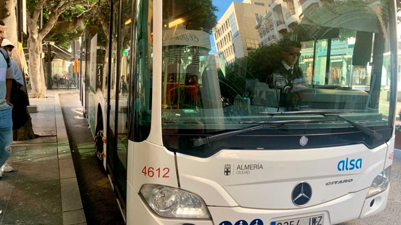 Autobús urbano de Almería que prestará servicio durante la Semana Europea de la Movilidad