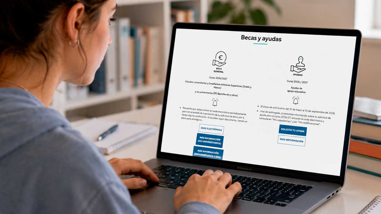 Joven consultando en un portátil la Beca MEC 2026-2027