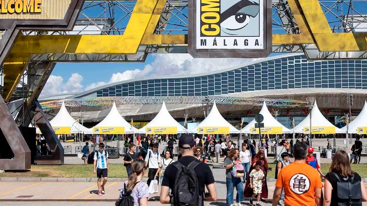 Asistentes en el recinto de la Comic-Con de Málaga antes de la edición de 2026