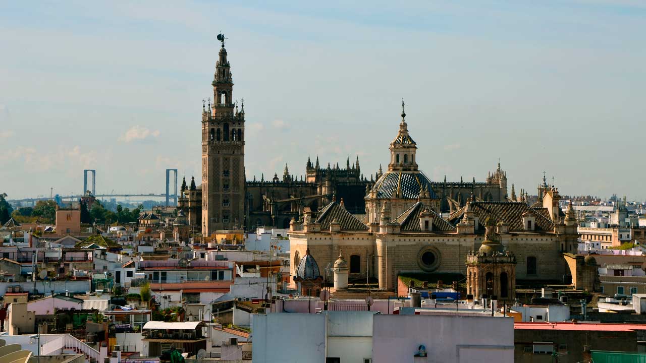 Vista del centro de Sevilla donde comenzarán los nuevos controles de acceso de vehículos