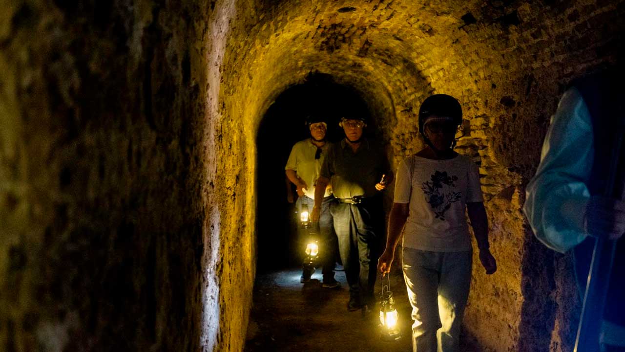 Interior de las Cuevas de María Moco durante las visitas abiertas en Cádiz
