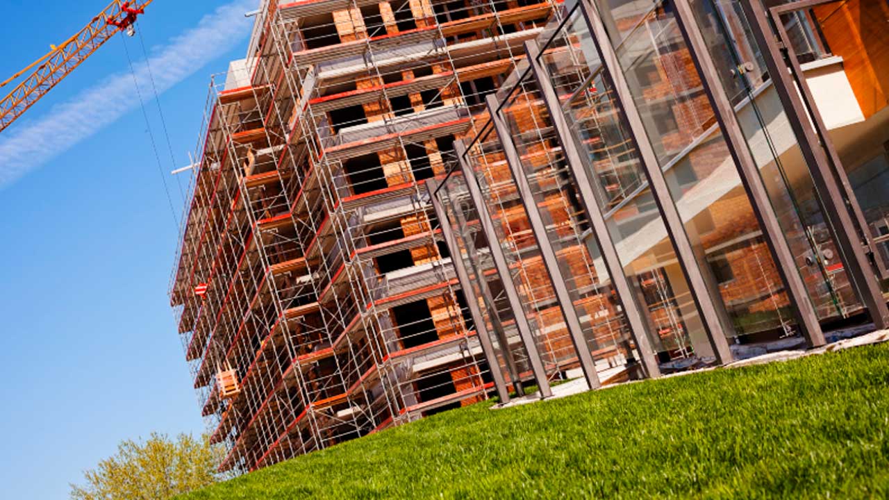 Edificio de viviendas en construcción en Andalucía