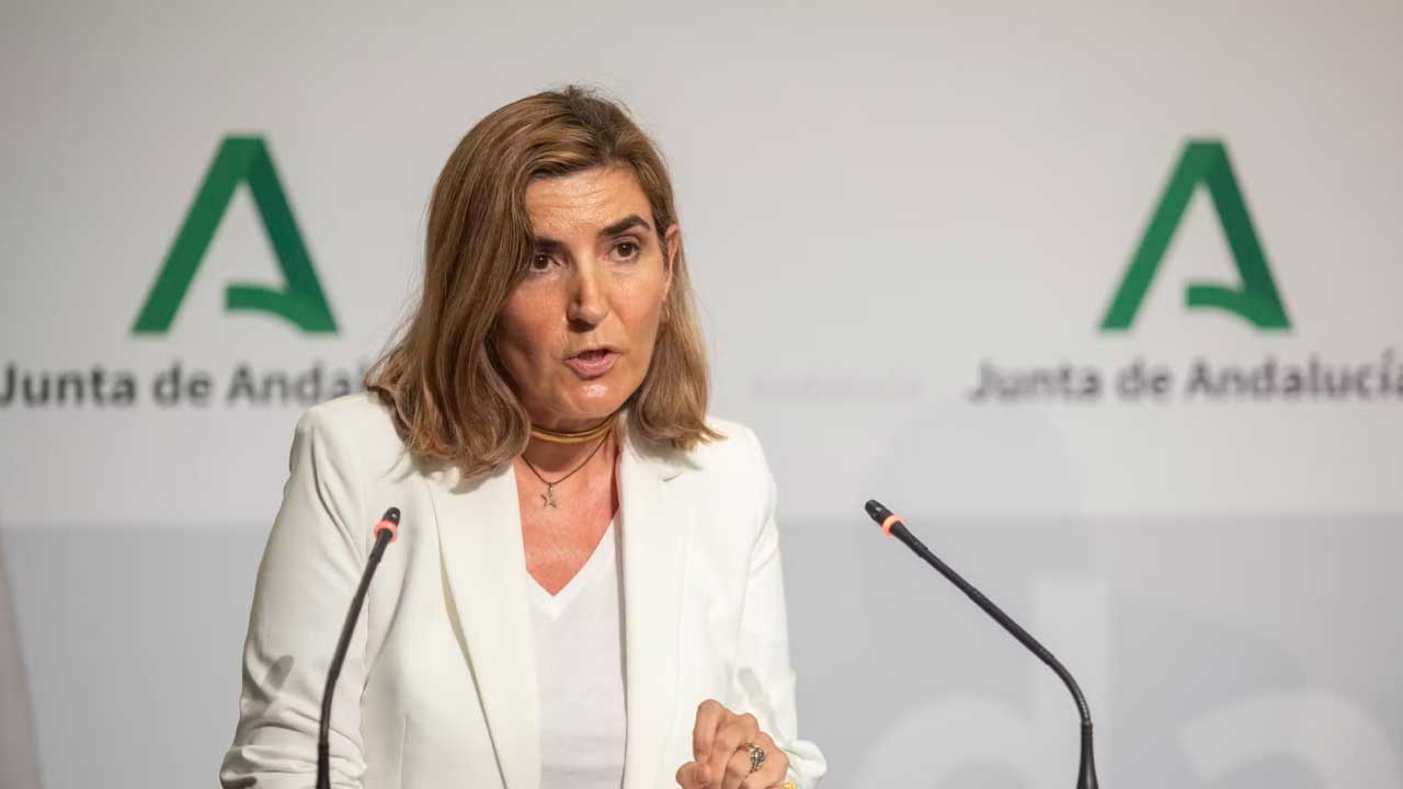 Consejera de Empleo de la Junta de Andalucía durante una comparecencia