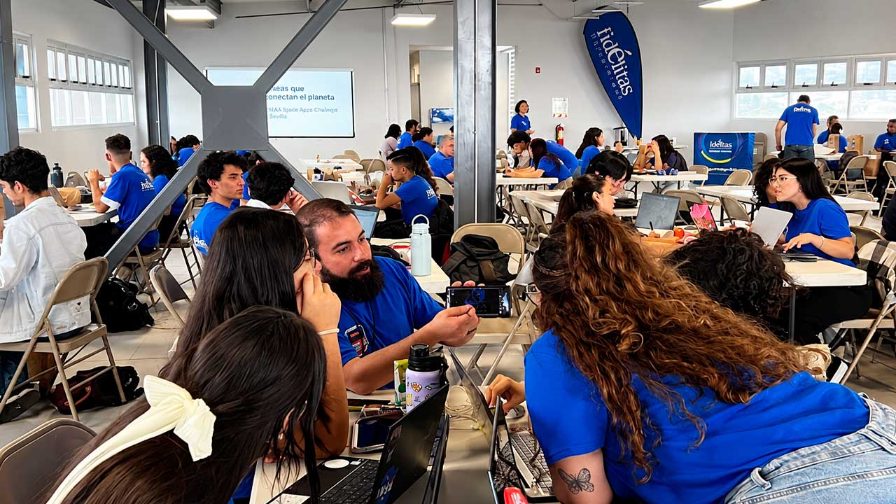 Participantes en el NASA Space Apps Challenge en Sevilla