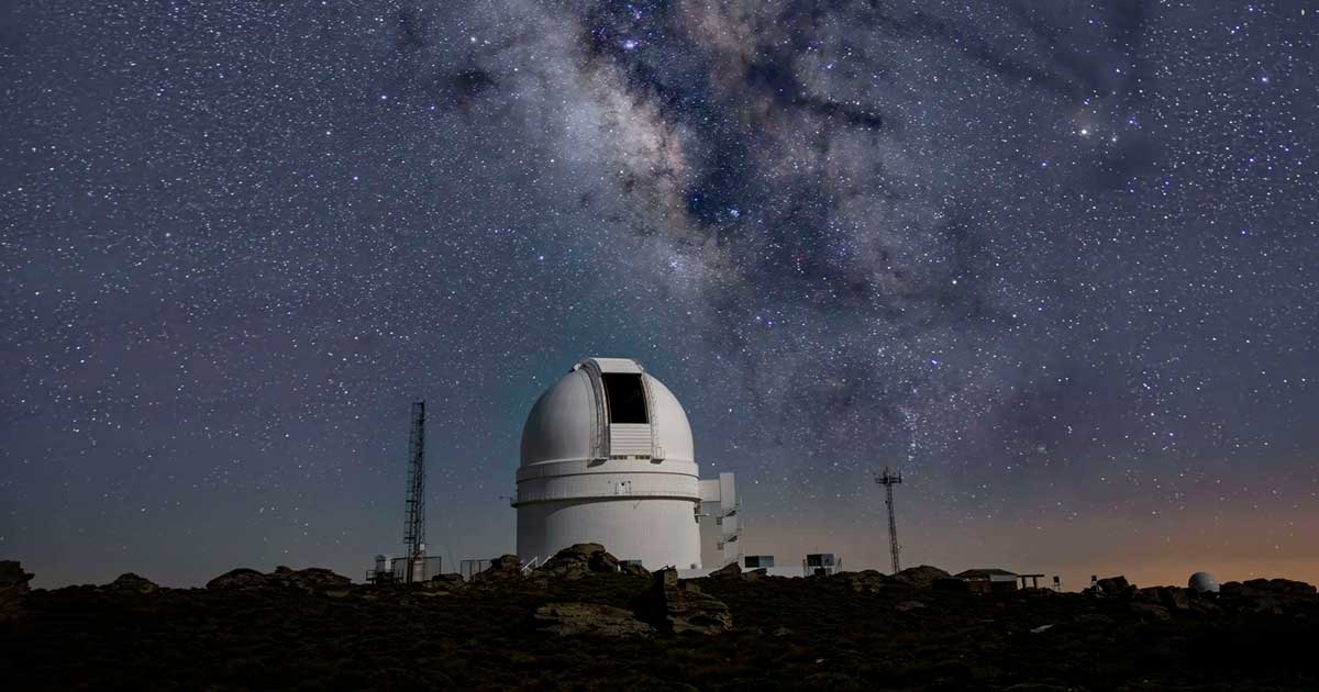 Observatorio de Calar Alto, en Almería, bajo un cielo estrellado