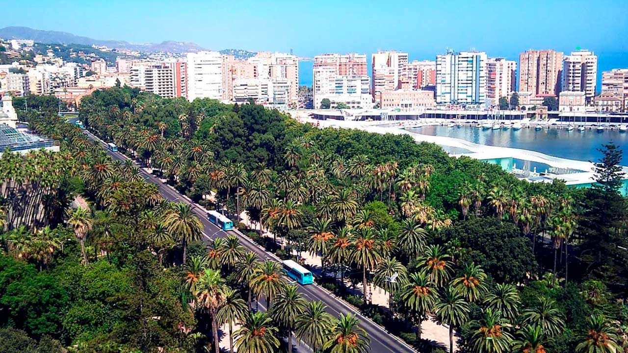 Paseo del Parque de Málaga que cerrará al tráfico este domingo