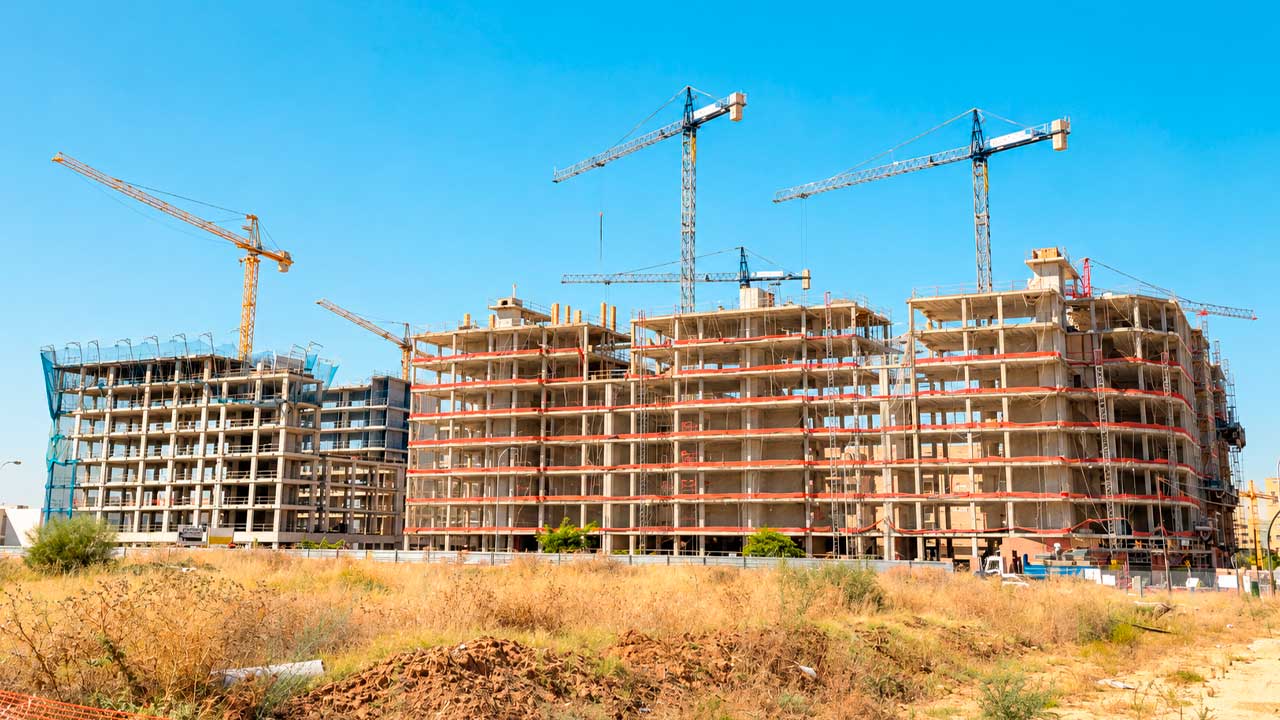 Bloques de viviendas en Andalucía durante la subida del precio de la vivienda en 2026