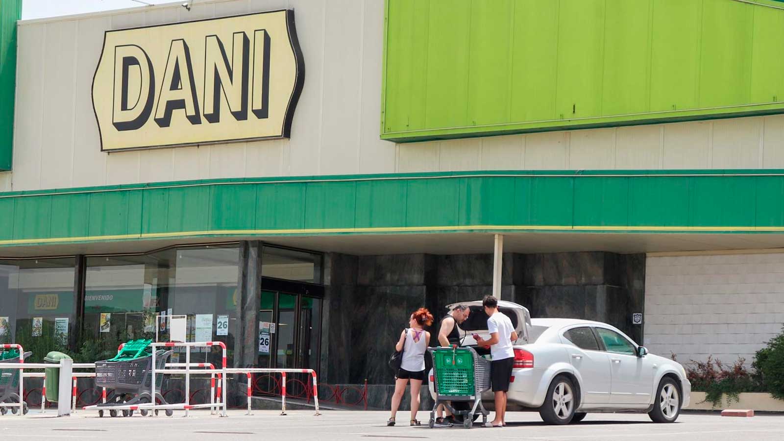 Fachada de un supermercado Dani en Andalucía