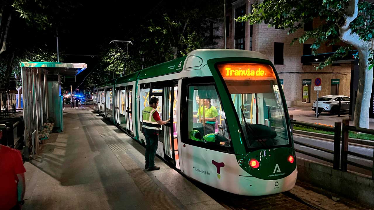 Tranvía de Jaén durante las pruebas de circulación por la ciudad