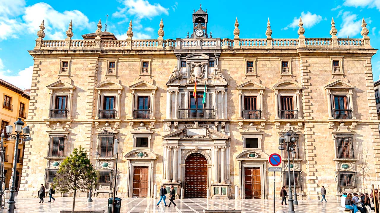 Sede del TSJA en Granada que confirma el despido improcedente de un trabajador