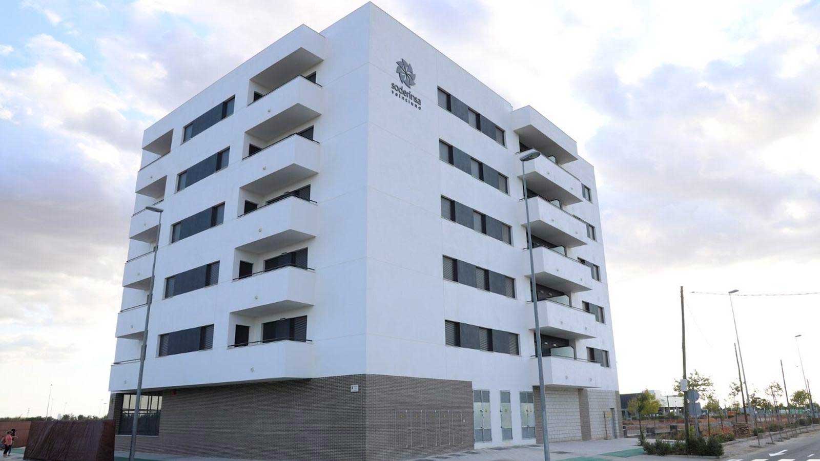 Edificios de viviendas protegidas en La Rinconada, Sevilla, donde se sortean 160 pisos desde 107.000 euros más IVA.