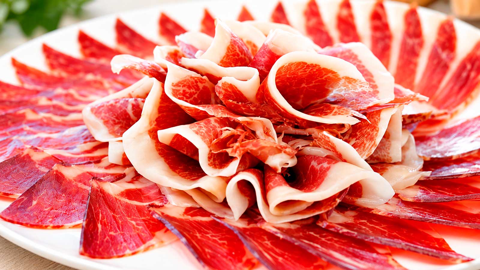 Plato de jamón ibérico loncheado, producto incluido en las inspecciones de etiquetado de la Junta de Andalucía.